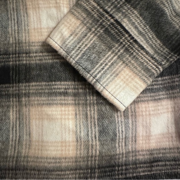 BB Dakota Steve Madden Shacket - Picture 6 of 6